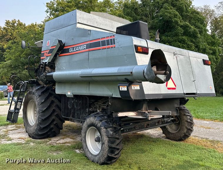 image for item DS2063 1996 Gleaner R62  combine
