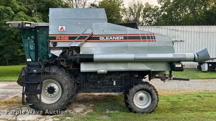 image for item DS2063 1996 Gleaner R62  combine