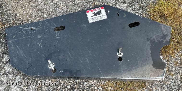 image for item DS2063 1996 Gleaner R62  combine