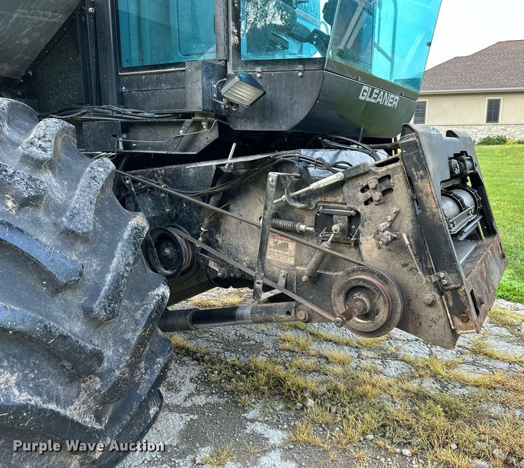 image for item DS2063 1996 Gleaner R62  combine