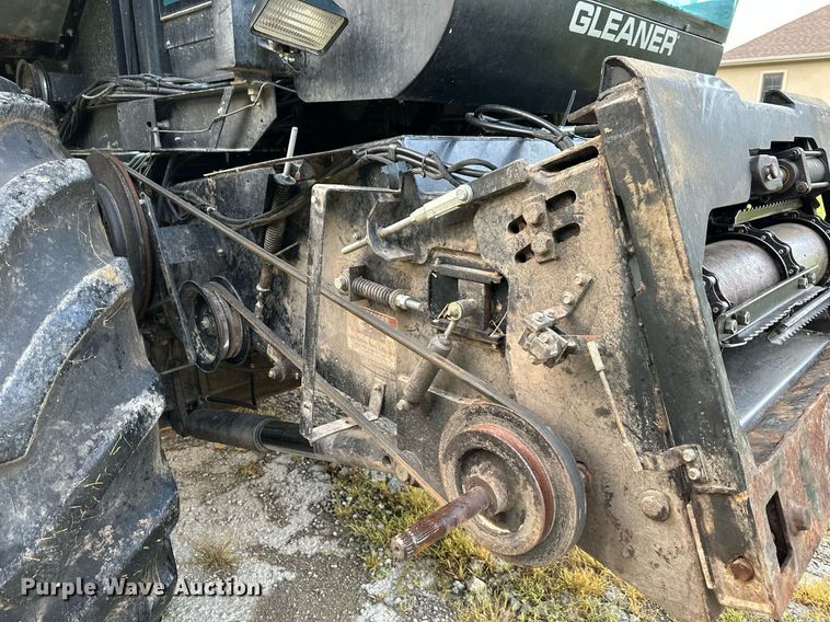 image for item DS2063 1996 Gleaner R62  combine