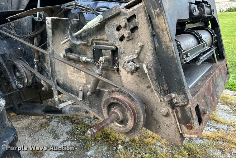 image for item DS2063 1996 Gleaner R62  combine