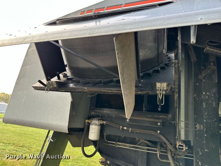 image for item DS2063 1996 Gleaner R62  combine