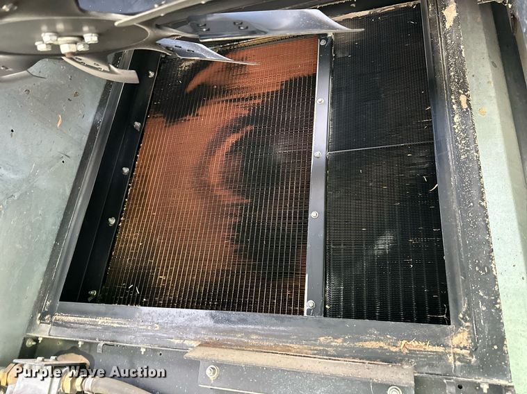 image for item DS2063 1996 Gleaner R62  combine