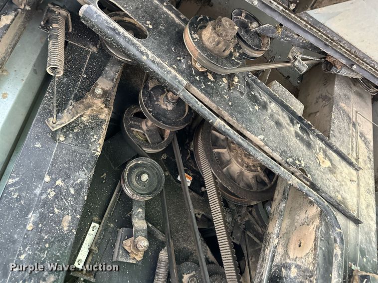 image for item DS2063 1996 Gleaner R62  combine