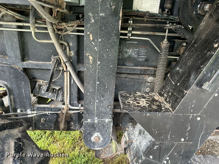 image for item DS2063 1996 Gleaner R62  combine