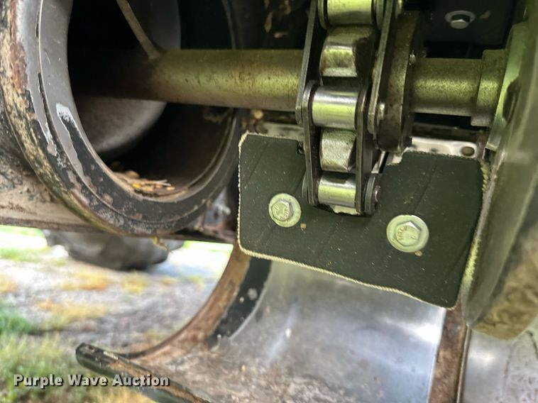 image for item DS2063 1996 Gleaner R62  combine