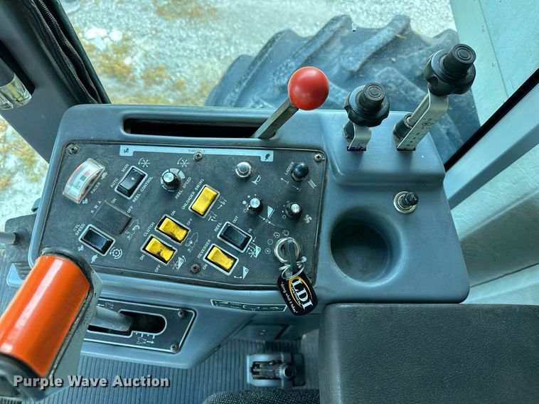 image for item DS2063 1996 Gleaner R62  combine