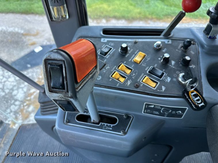 image for item DS2063 1996 Gleaner R62  combine