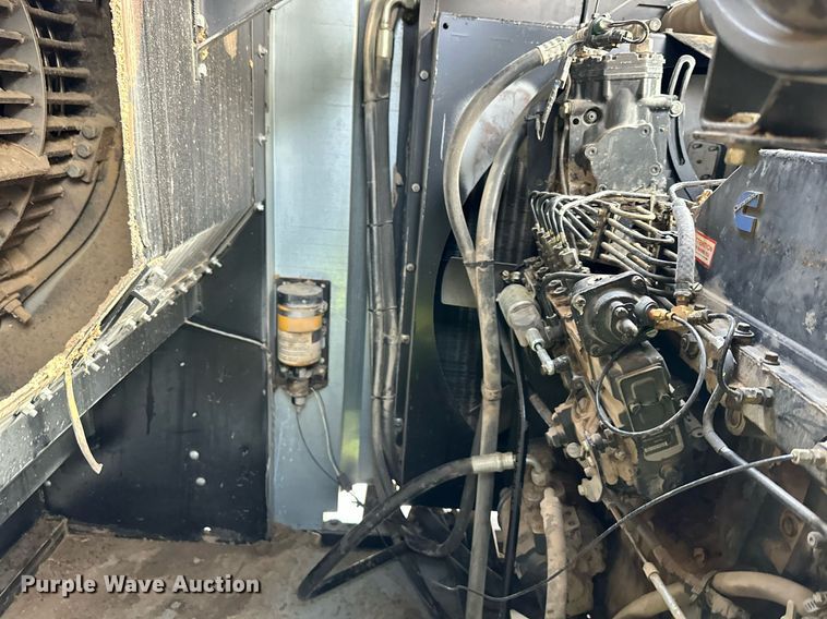 image for item DS2063 1996 Gleaner R62  combine