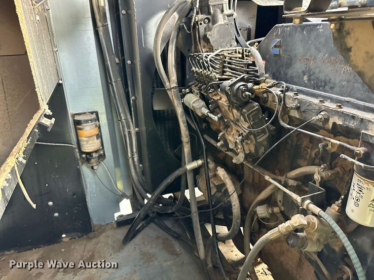 image for item DS2063 1996 Gleaner R62  combine