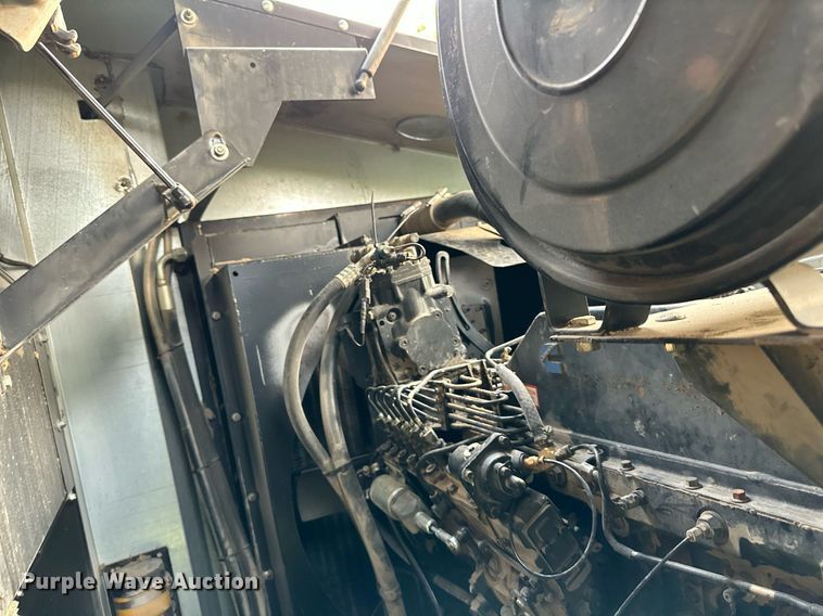 image for item DS2063 1996 Gleaner R62  combine