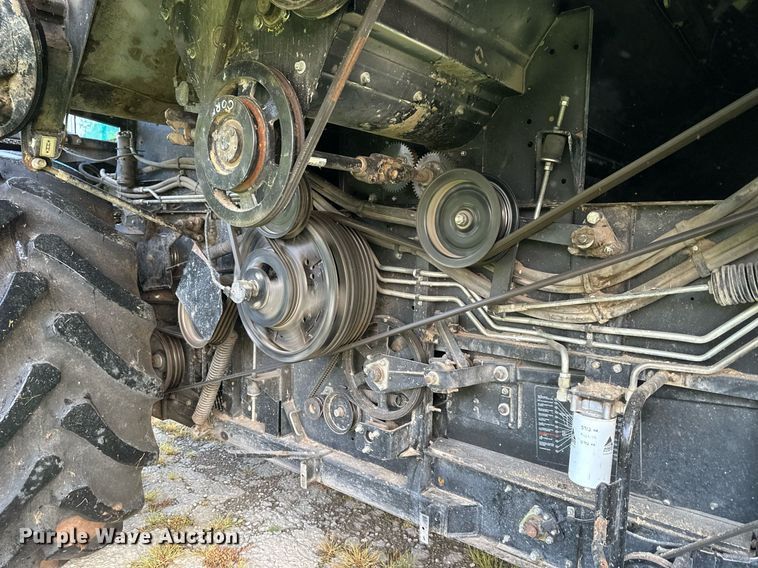 image for item DS2063 1996 Gleaner R62  combine