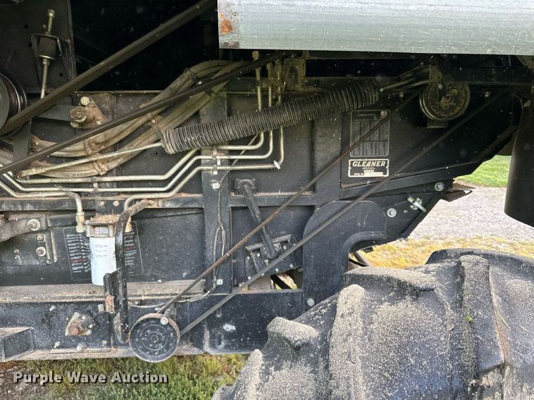 image for item DS2063 1996 Gleaner R62  combine