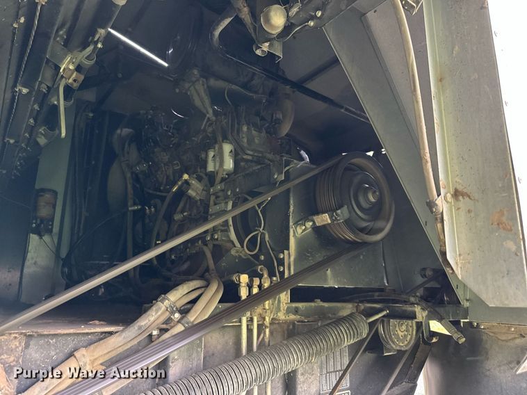 image for item DS2063 1996 Gleaner R62  combine