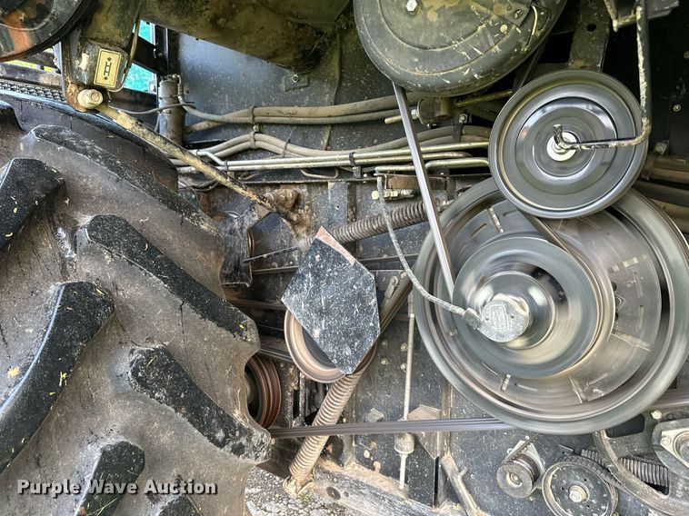 image for item DS2063 1996 Gleaner R62  combine