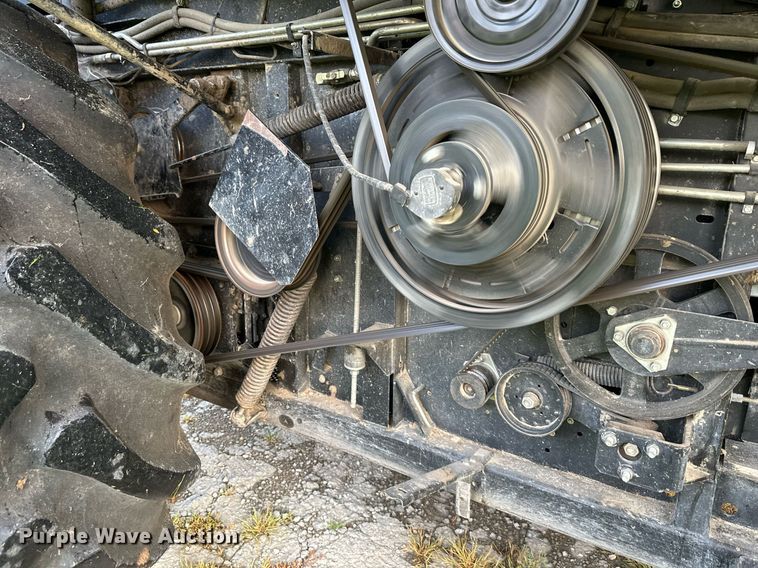 image for item DS2063 1996 Gleaner R62  combine