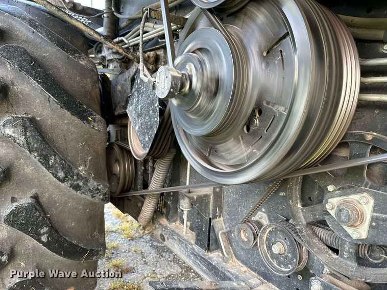 image for item DS2063 1996 Gleaner R62  combine