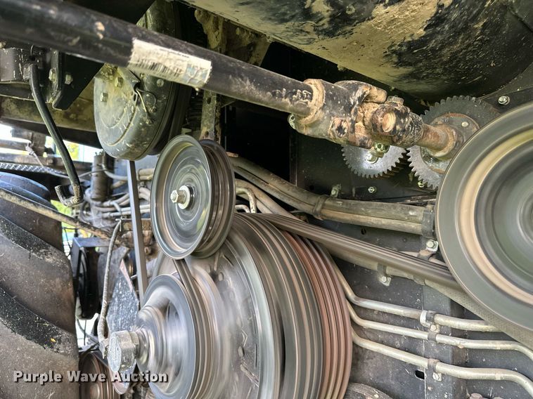 image for item DS2063 1996 Gleaner R62  combine