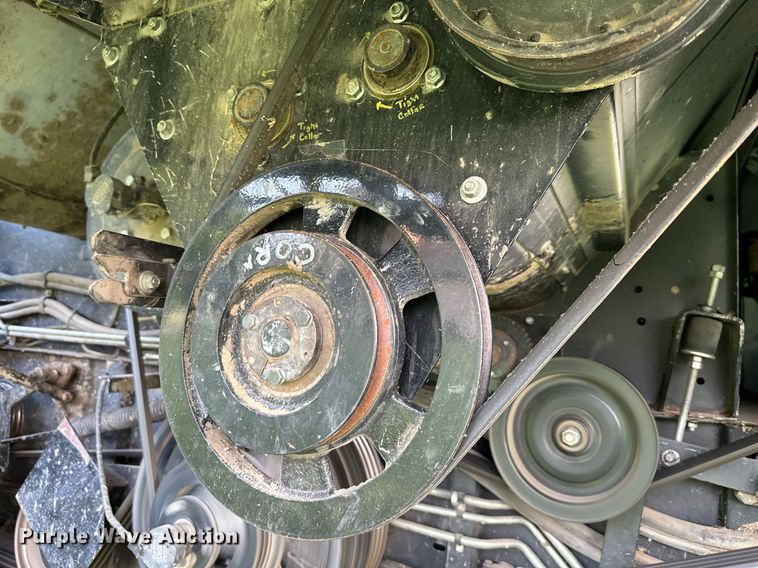 image for item DS2063 1996 Gleaner R62  combine