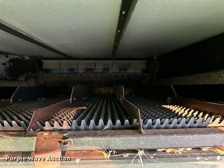 image for item DS2063 1996 Gleaner R62  combine