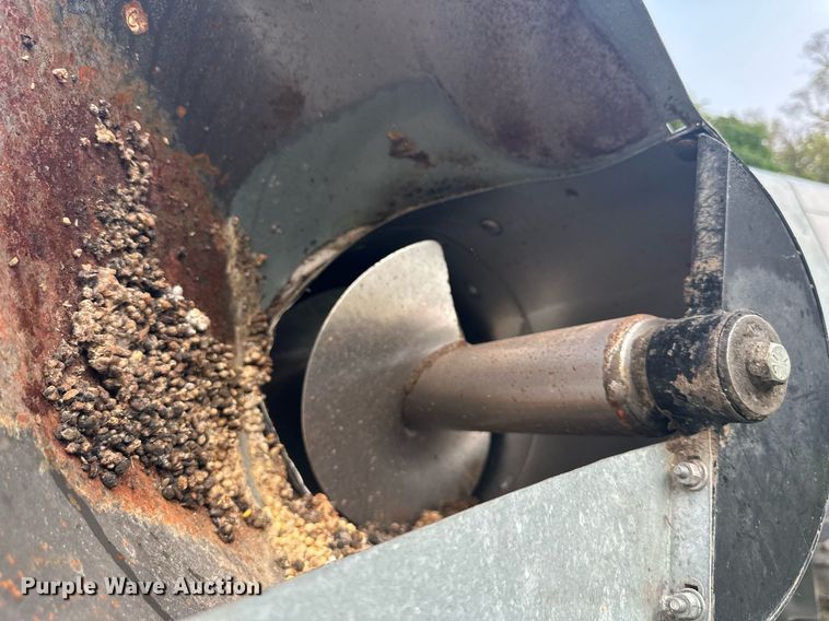 image for item DS2063 1996 Gleaner R62  combine