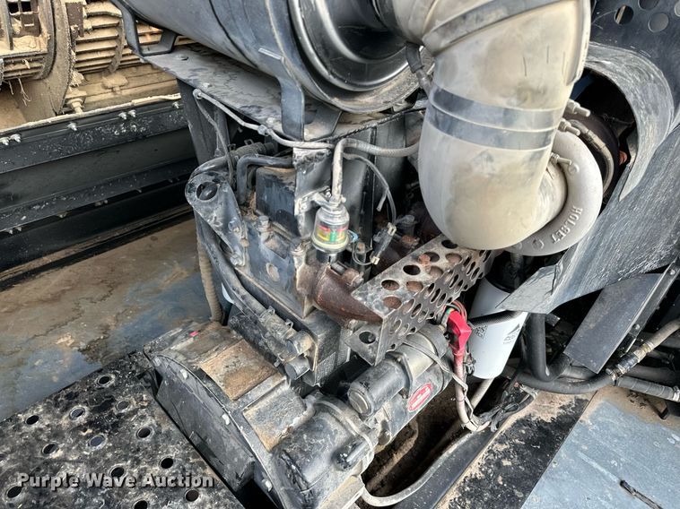 image for item DS2063 1996 Gleaner R62  combine