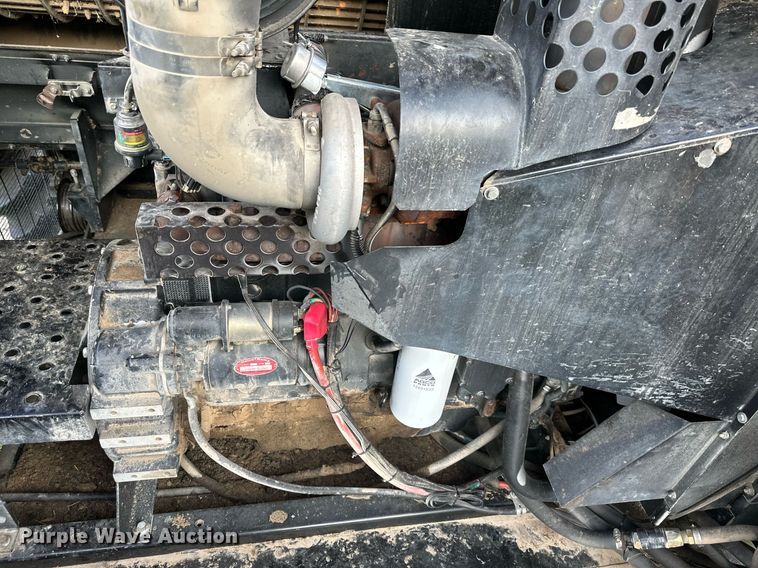 image for item DS2063 1996 Gleaner R62  combine