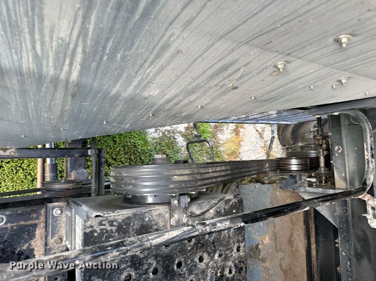 image for item DS2063 1996 Gleaner R62  combine