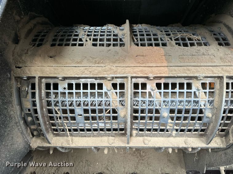 image for item DS2063 1996 Gleaner R62  combine