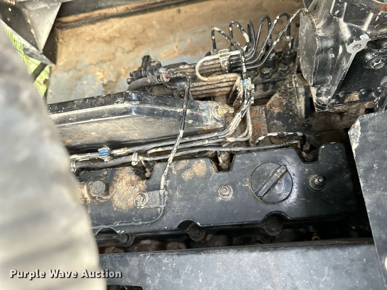 image for item DS2063 1996 Gleaner R62  combine