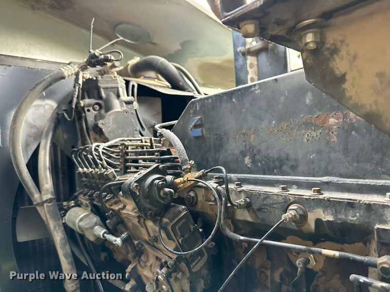 image for item DS2063 1996 Gleaner R62  combine