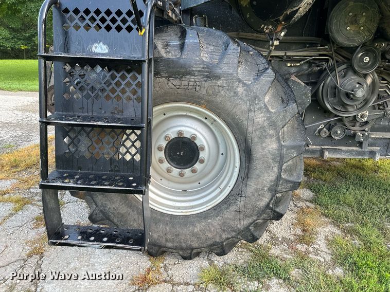 image for item DS2063 1996 Gleaner R62  combine