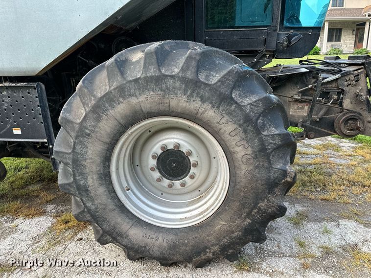 image for item DS2063 1996 Gleaner R62  combine