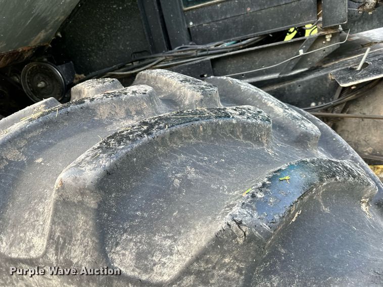 image for item DS2063 1996 Gleaner R62  combine