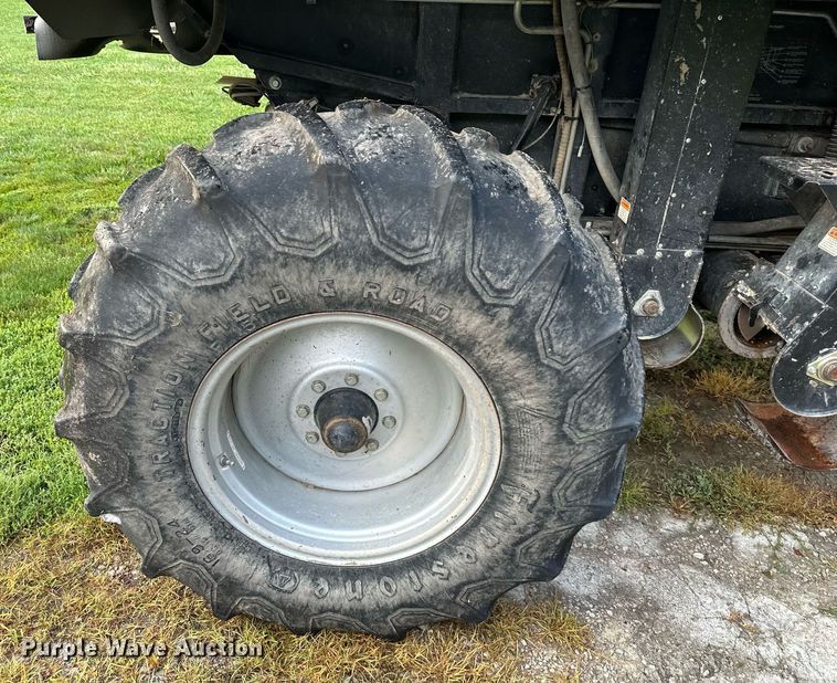 image for item DS2063 1996 Gleaner R62  combine