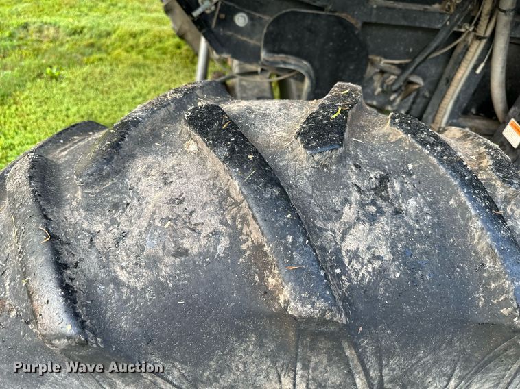 image for item DS2063 1996 Gleaner R62  combine