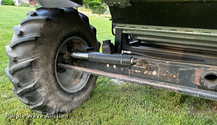 image for item DS2063 1996 Gleaner R62  combine