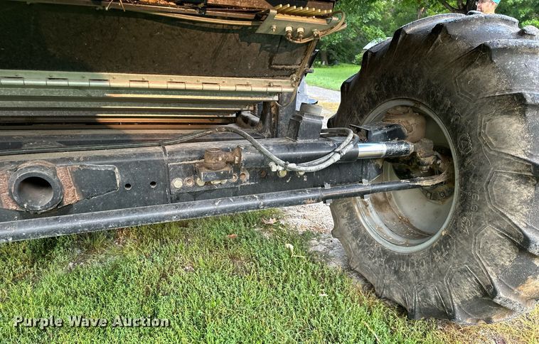 image for item DS2063 1996 Gleaner R62  combine