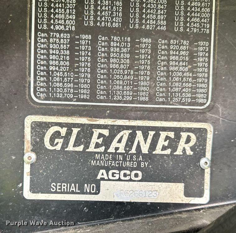 image for item DS2063 1996 Gleaner R62  combine