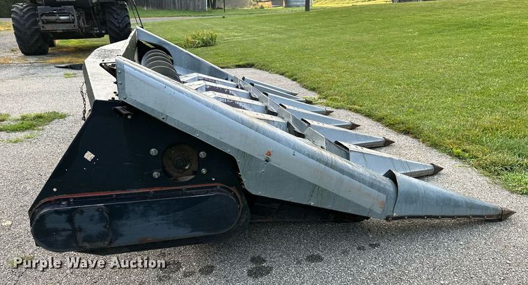 image for item DS2065 Gleaner 630  corn head