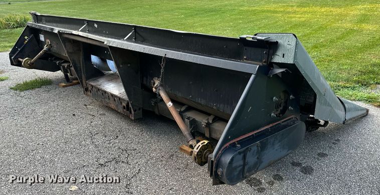 image for item DS2065 Gleaner 630  corn head