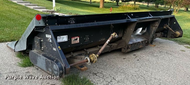 image for item DS2065 Gleaner 630  corn head