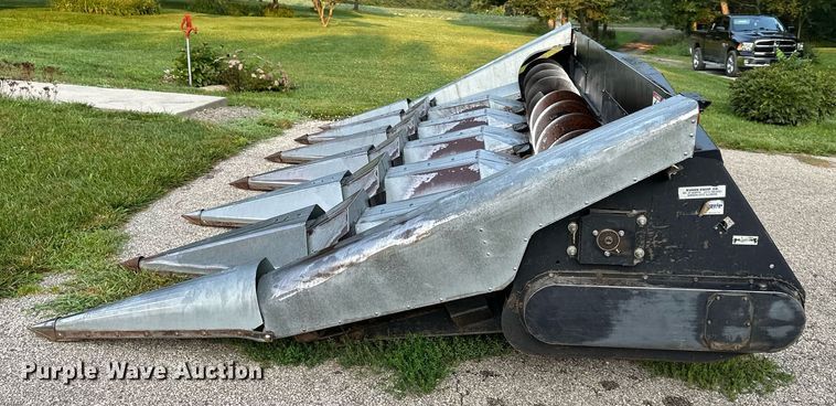 image for item DS2065 Gleaner 630  corn head