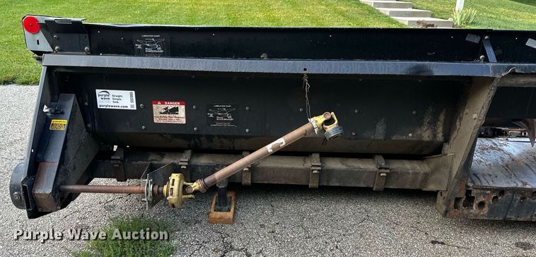 image for item DS2065 Gleaner 630  corn head