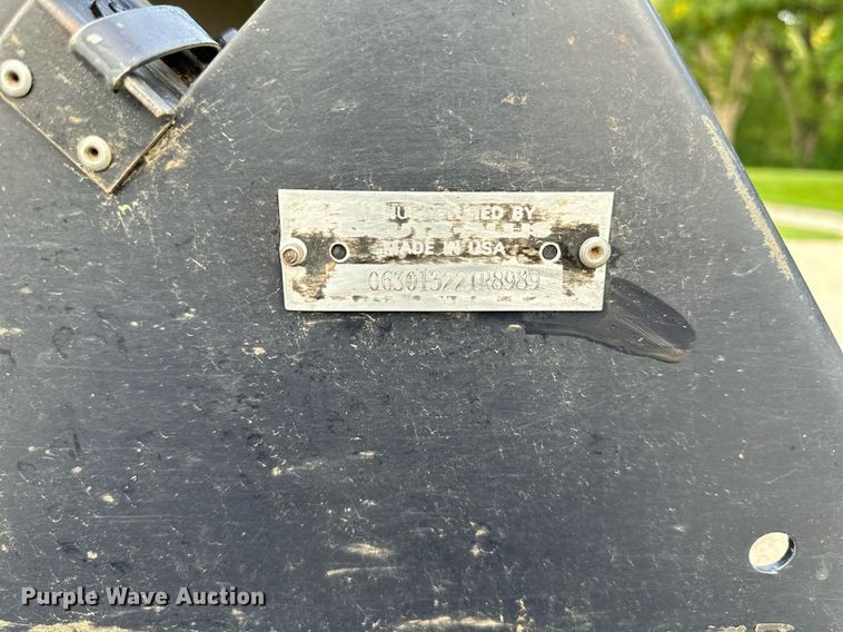 image for item DS2065 Gleaner 630  corn head