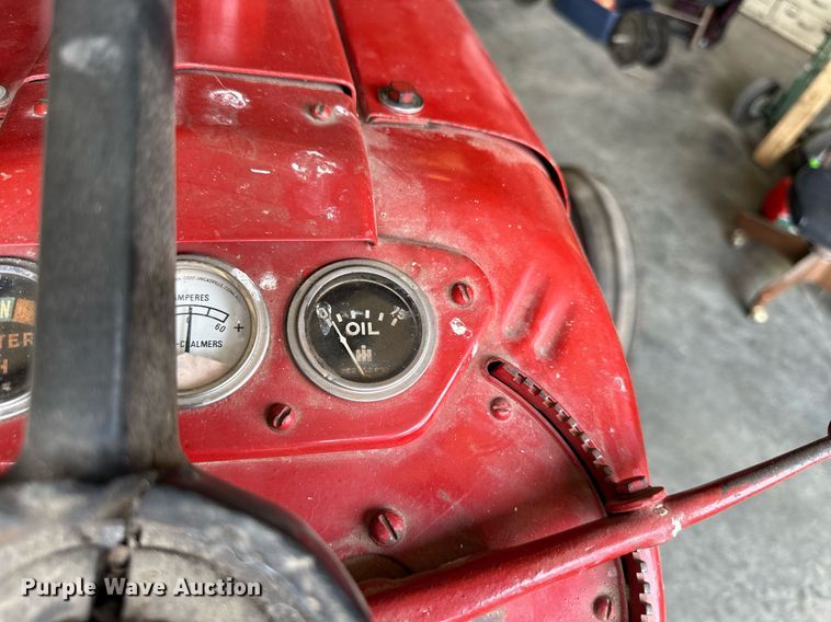 image for item DS2149 1957 International Harvester 350 Utility  tractor