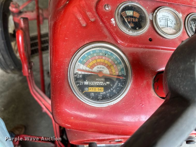 image for item DS2149 1957 International Harvester 350 Utility  tractor