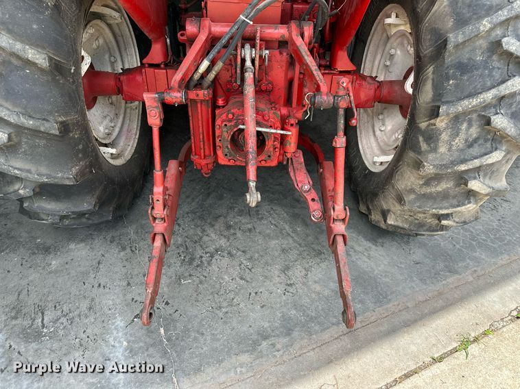 image for item DS2149 1957 International Harvester 350 Utility  tractor