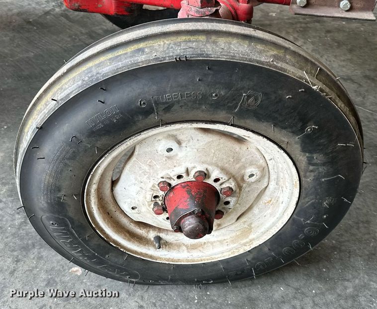 image for item DS2149 1957 International Harvester 350 Utility  tractor